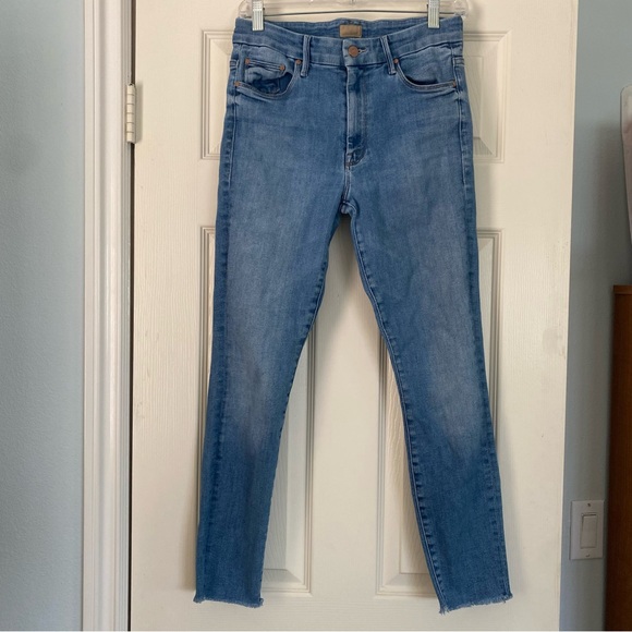 MOTHER Denim - MOTHER High Waisted Looker Ankle Fray in the wash Hey Sun size 29